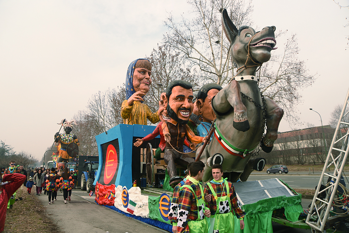 Sfilata carri Carnevale di Torino_005.jpg